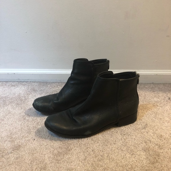 Trotters Black Ankle Booties Size 8 - Picture 1 of 4